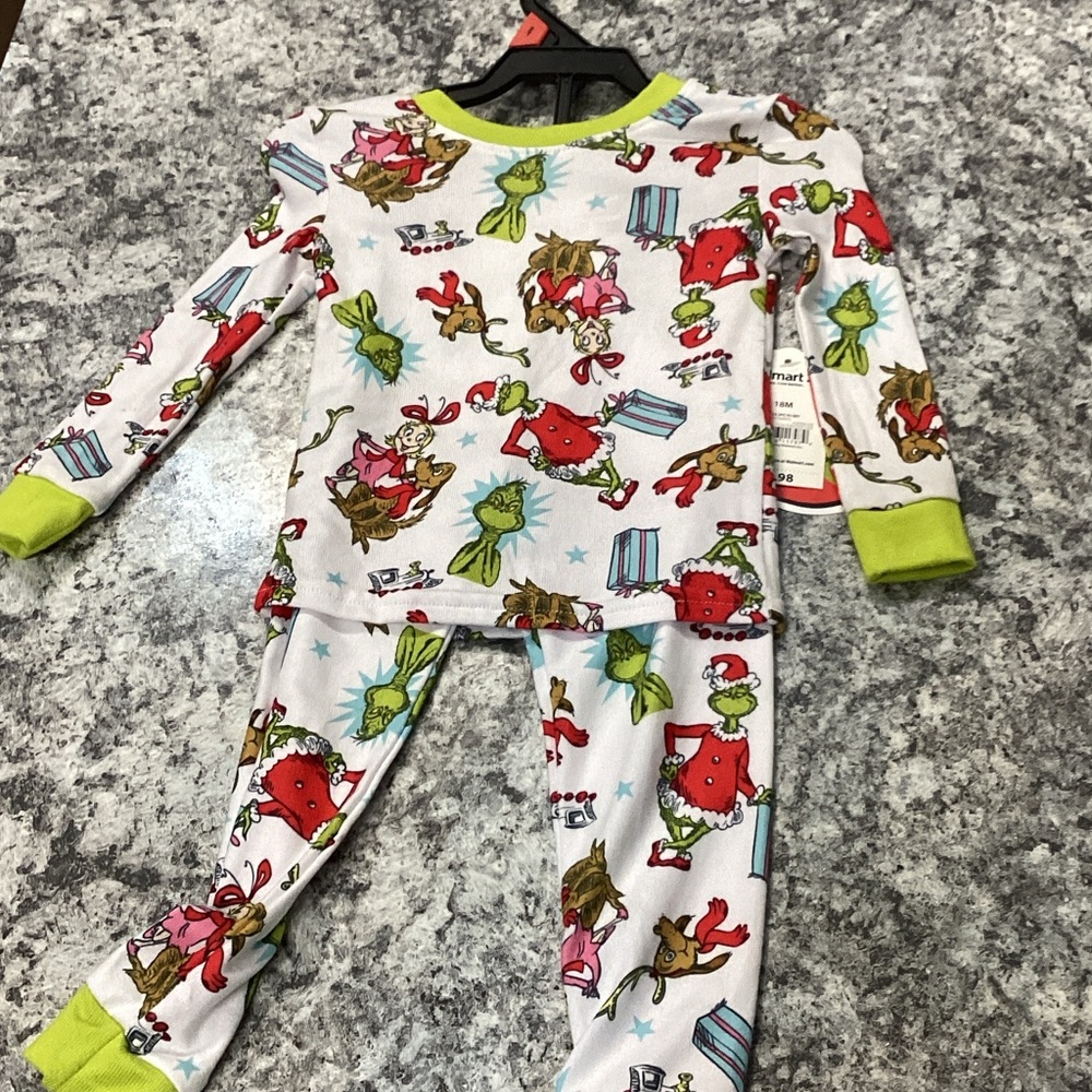 The Grinch Print Pajama Set
